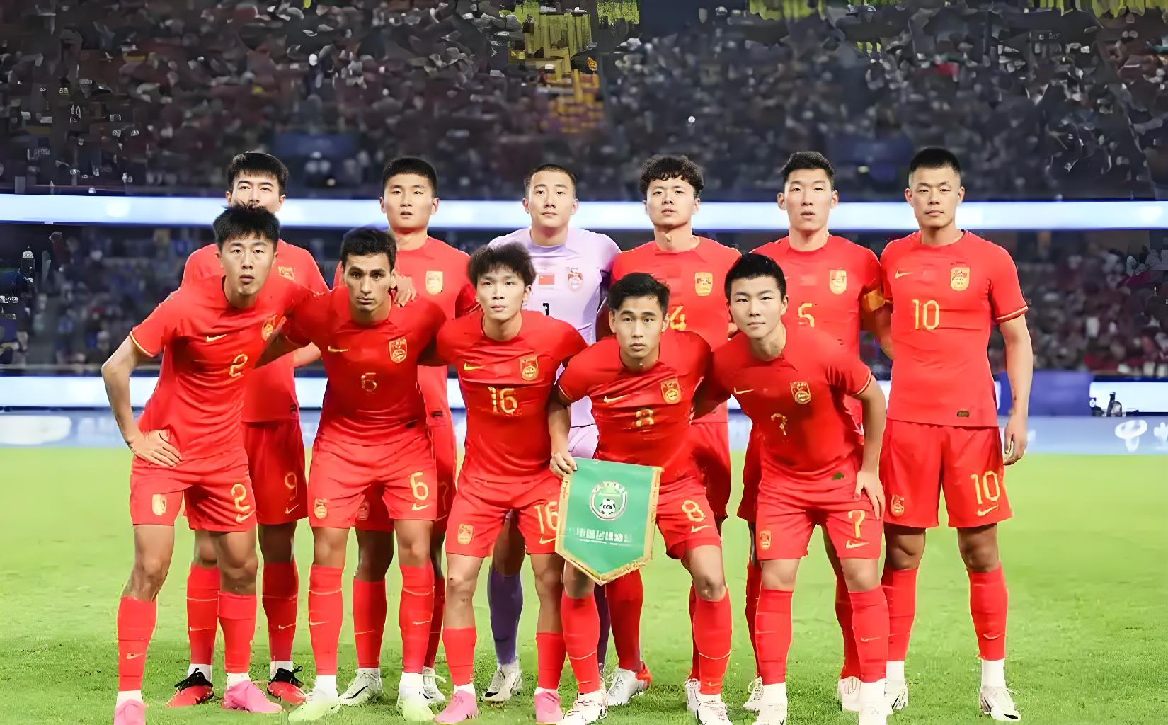中国足球热度不减，球场风云再起