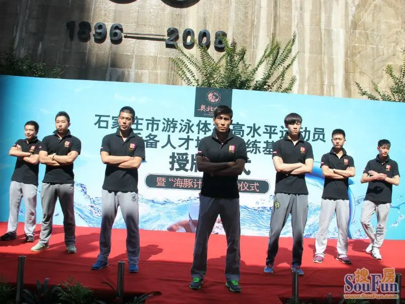 教练对球员体能进行了全面检测