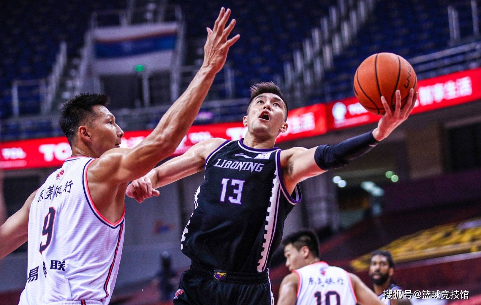 新疆队险胜深圳队，赵继伟惊艳四座