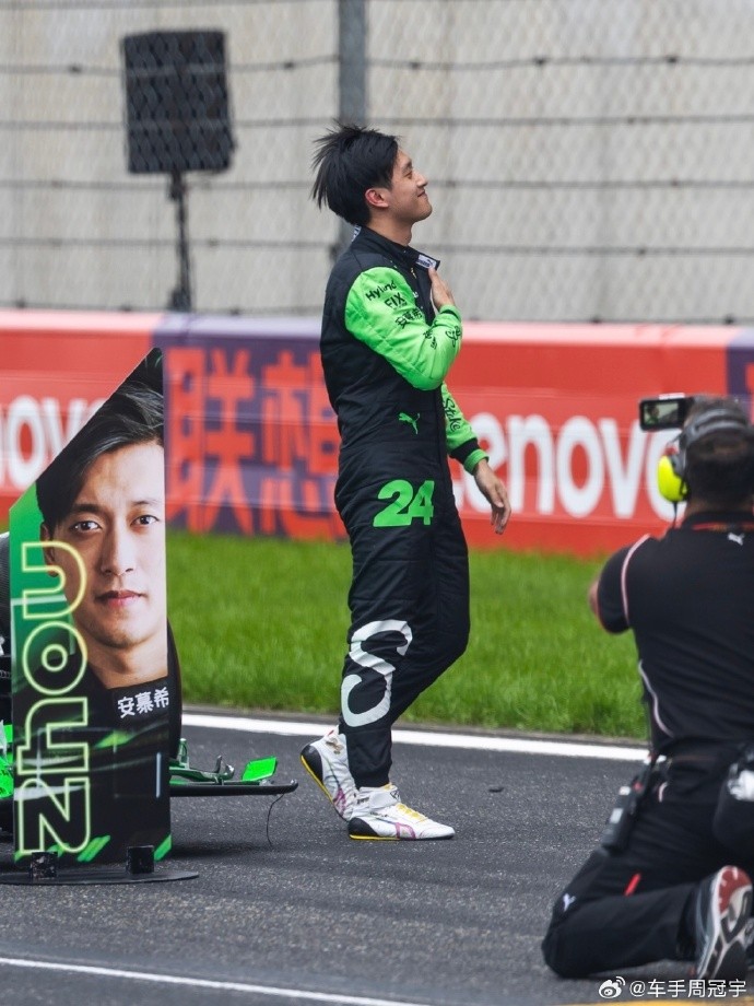 哈斯车队翻盘红牛二队,周冠宇点燃赛场 哈斯车队翻盘红牛二队,周冠宇点燃赛场